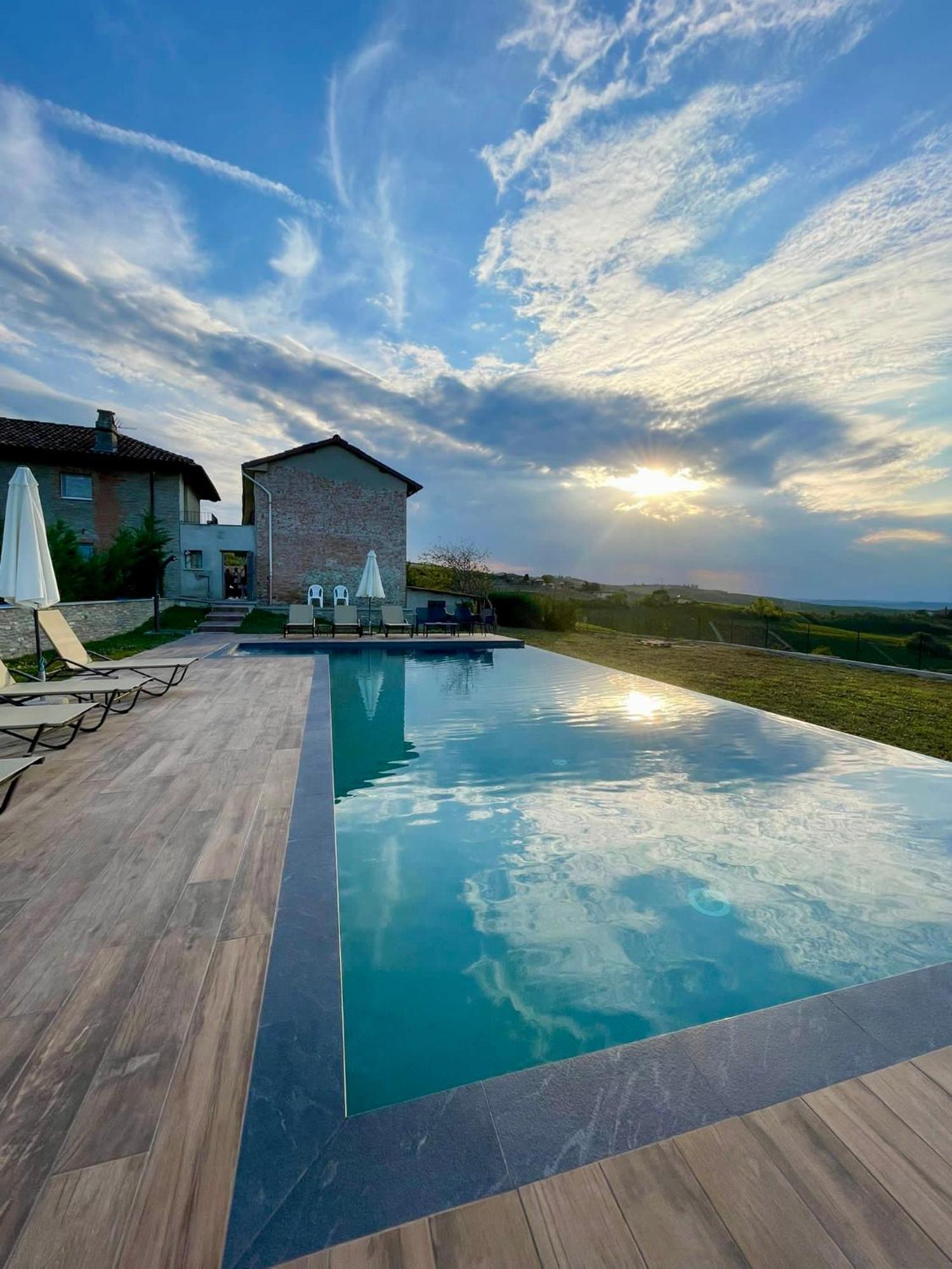 Villa Barbero Alba Langhe Mango ภายนอก รูปภาพ